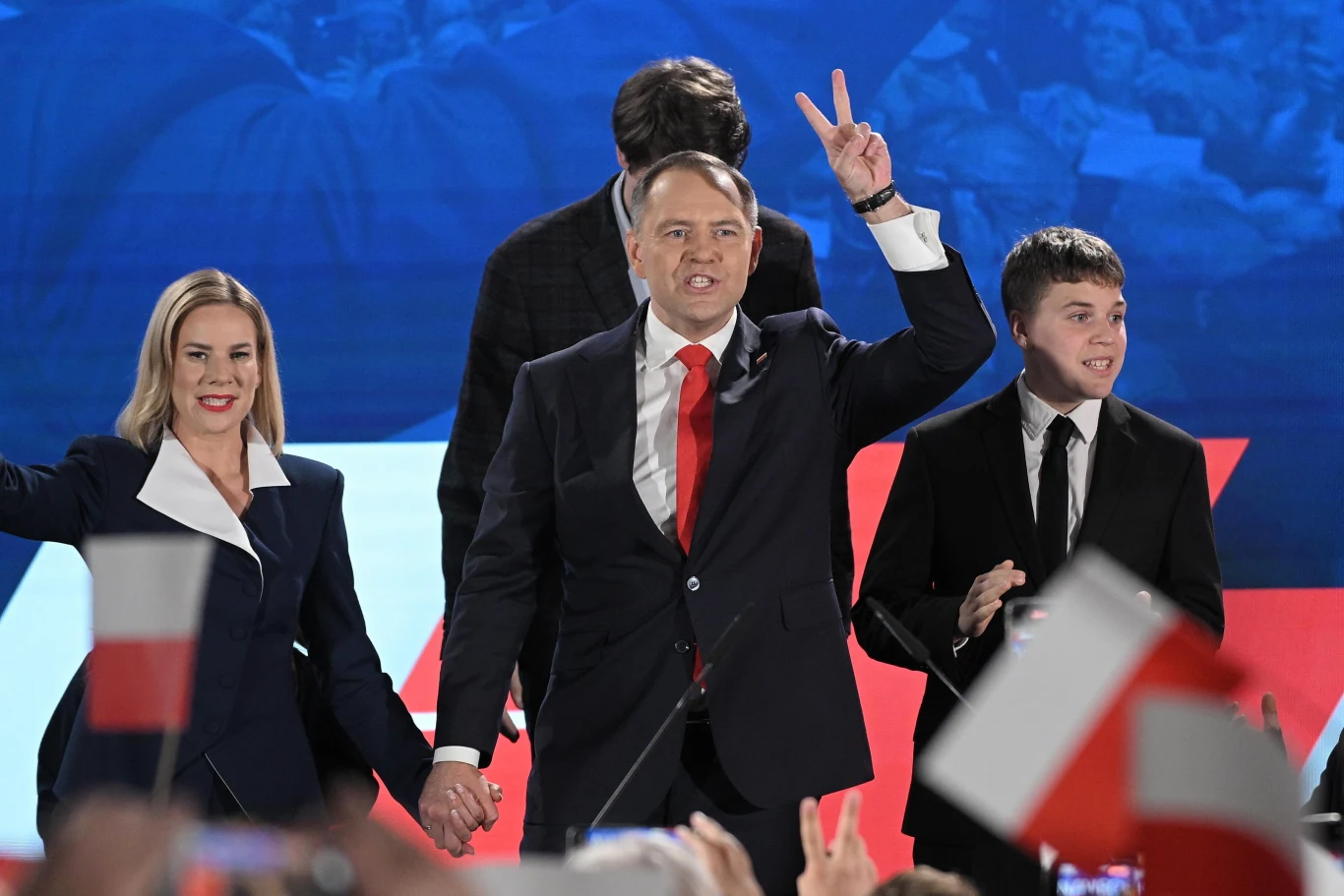 Karol Nawrocki w wynikach sondażu exit poll w wyborach prezydenckich 2025 zdobył  49,7% głosów 