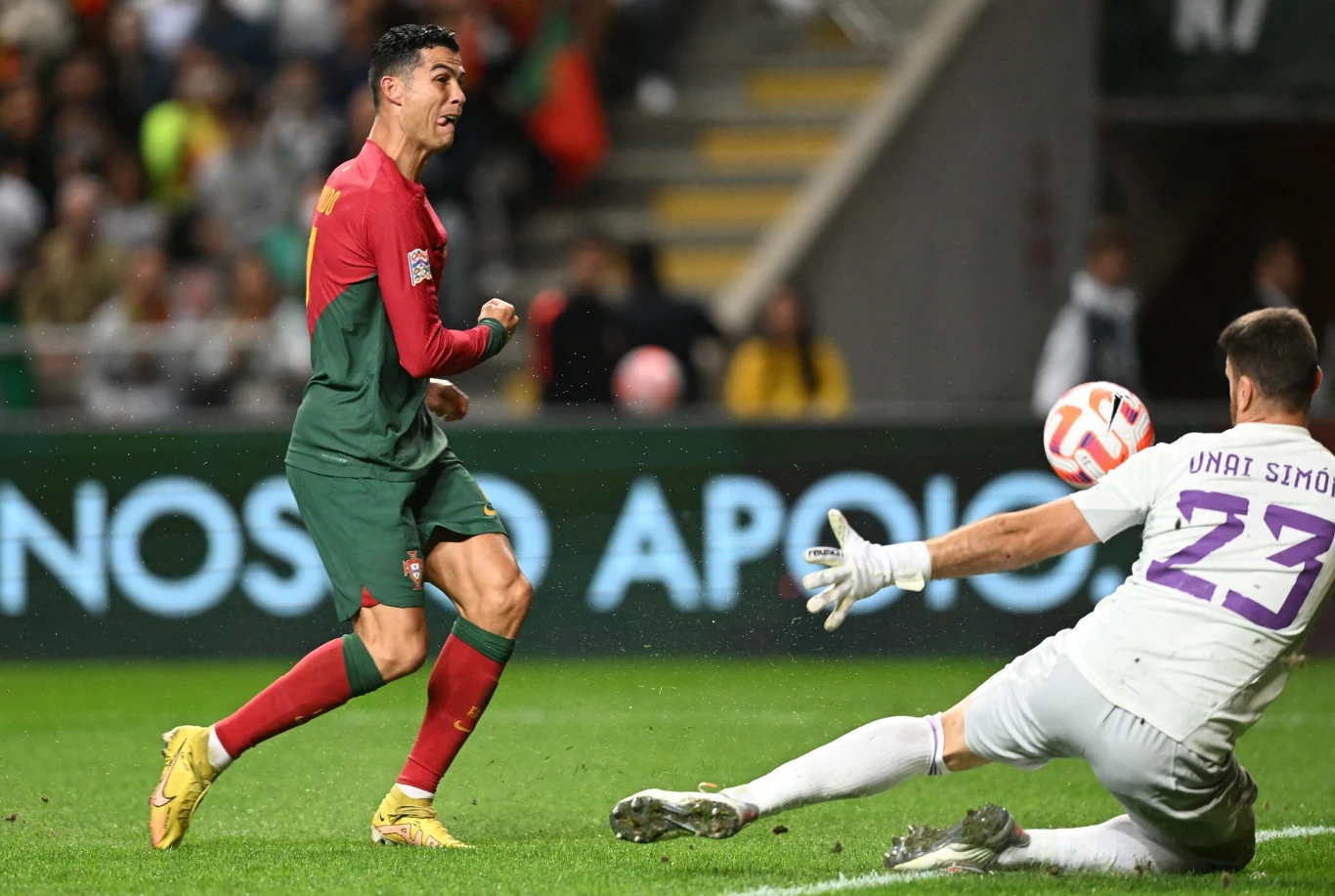 Cristiano Ronaldo i Unai Simon w meczu Hiszpania - Portugalia