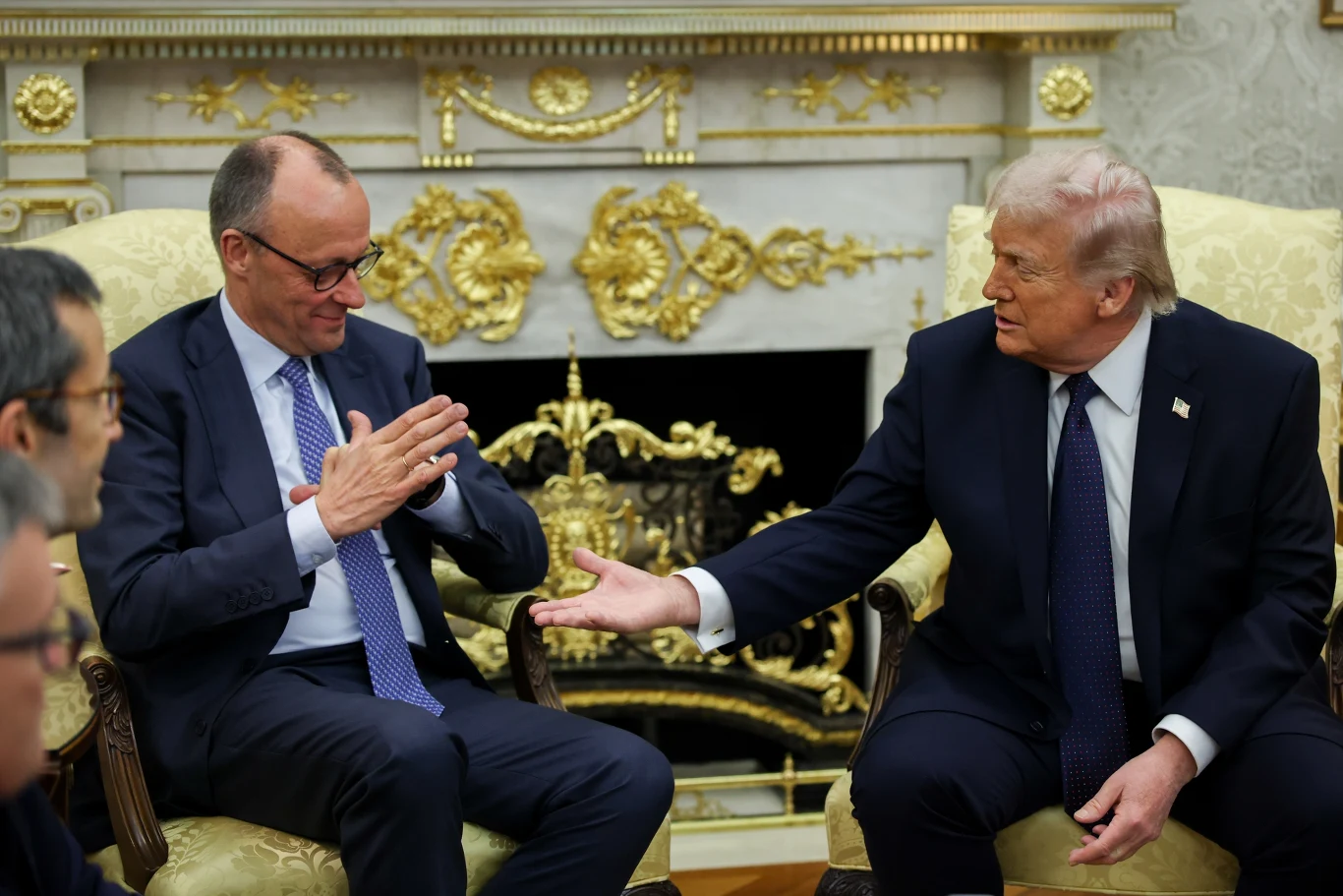 Friedrich Merz podczas spotkania z prezydentem USA Donaldem Trumpem w Białym Domu