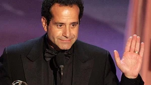 Odtwórca tytułowej roli - Tony Shalhoub - po ośmiu latach żegan się z widzami