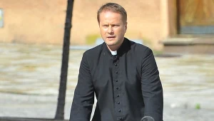 Artur Żmijewski jako ojciec Mateusz