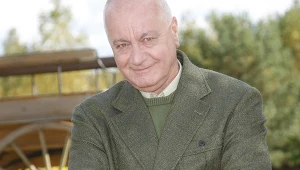 Zawoja dopiął swego! Tomasz od dziecka podkochiwał się w Basi. Oboje po nieudanych małżeństwach, bali się zalegalizować swój związek. Do czasu... Tomek zmęczony życiem na dwa domy, postanowił usidlić ukochaną.