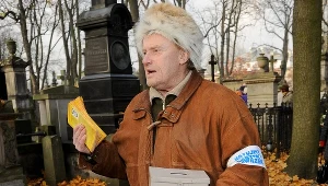 Aktor lubi nowe kostiumy czy sprawdzi się w roli wykładowcy akademickiego?