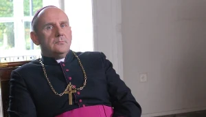 Jako biskup w "Ojcu Mateuszu"