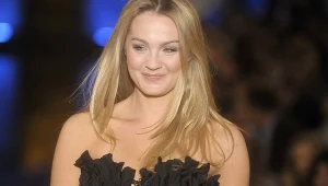 Małgorzata Socha w roli modelki podczas pokazu nowej kolekcji Ewy Minge.