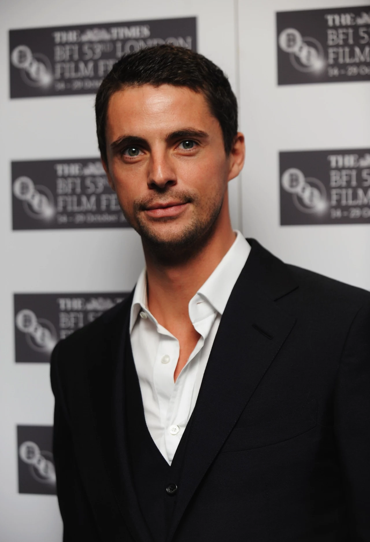 Piękny i zdolny. Matthew Goode został w tym roku ogłoszony nadzieją kina brytyjskiego. Żeńską publiczność przystojny aktor zachwycił już w 2005 roku, gdy zagrał w filmie Woody’ego Allena „Wszystko gra”. Jeśli można mu wierzyć, Matthew wolałby być mniej przystojny. „Mój wygląd ograni-cza proponowane mi role. Najczęściej gram majętnego Brytyjczyka z wyższych sfer”, żali się. Serce aktora jest zajęte. Od wielu lat kocha tę samą kobietę, w tym roku urodziła im się córeczka.