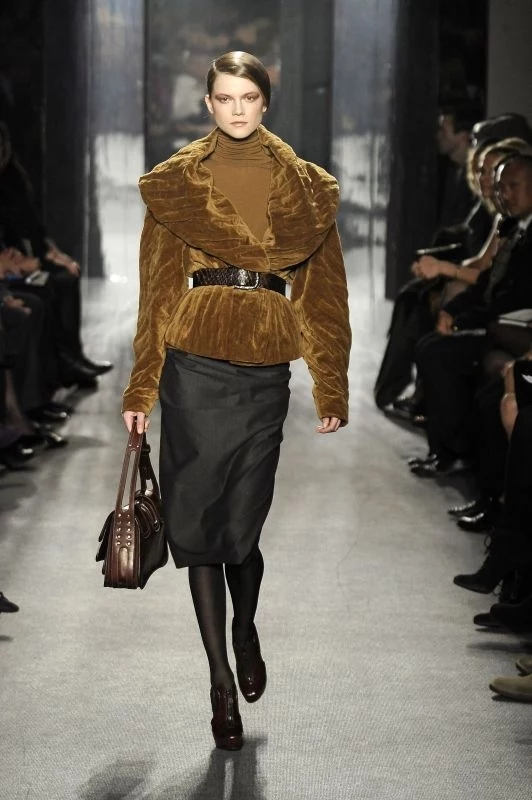W 2006 roku zadebiutowała na paryskim tygodniu mody, gdzie pracowała dla marek Louis Vuitton i Miu Miu.