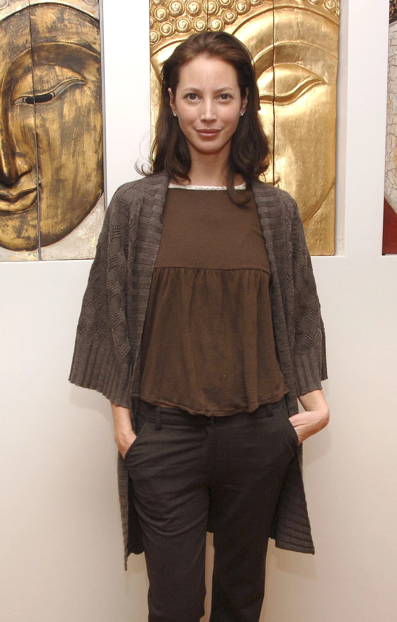 Christy Turlington uprawia jogę już od dziesięciu lat. Niemal tyle samo trwały poszukiwania odpowiedniego do tej gimnastyki stroju. W końcu sama zabrała się za projektowanie.Tak powstała "Naula" - linia odzieży sportowej, której produkcji podjęła się Puma.