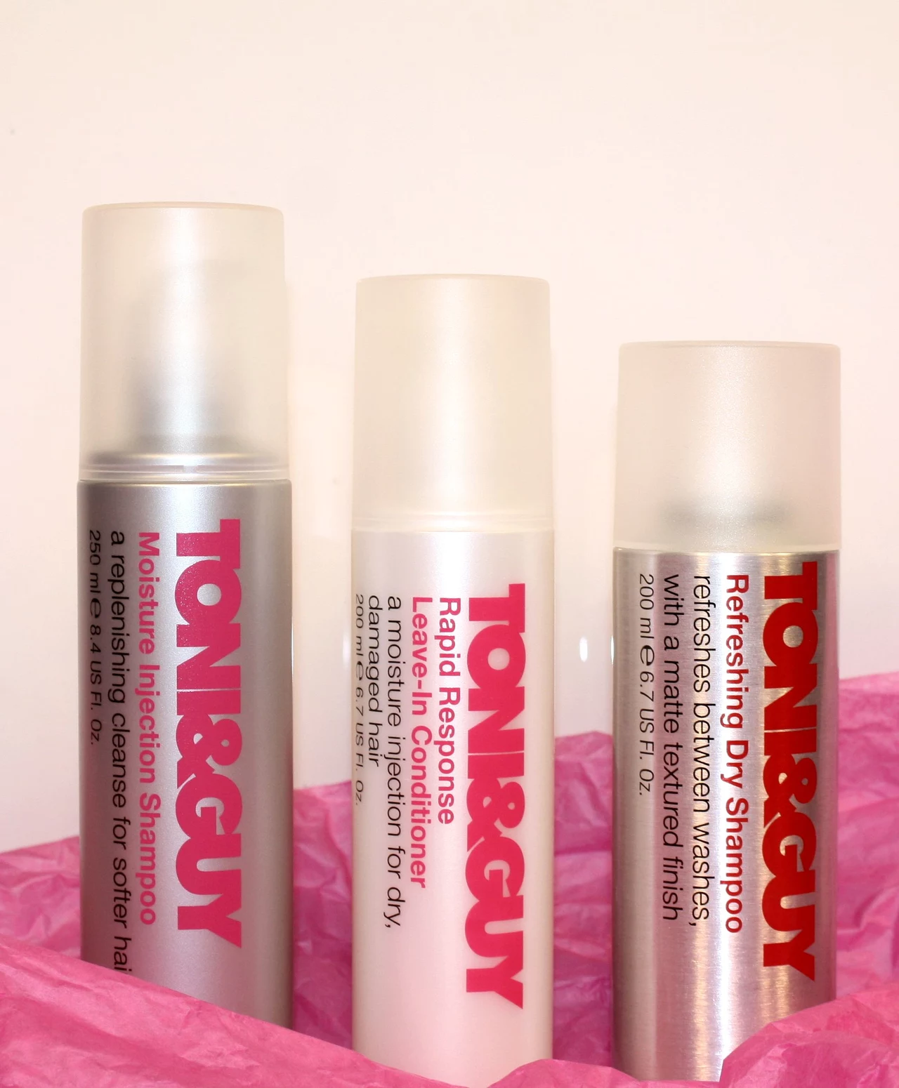 Zestaw kosmetyków do pielęgnacji włosów Toni&Guy (3 szt.) Zestaw kosmetyków do pielęgnacji włosów Toni&Guy (3 szt.)