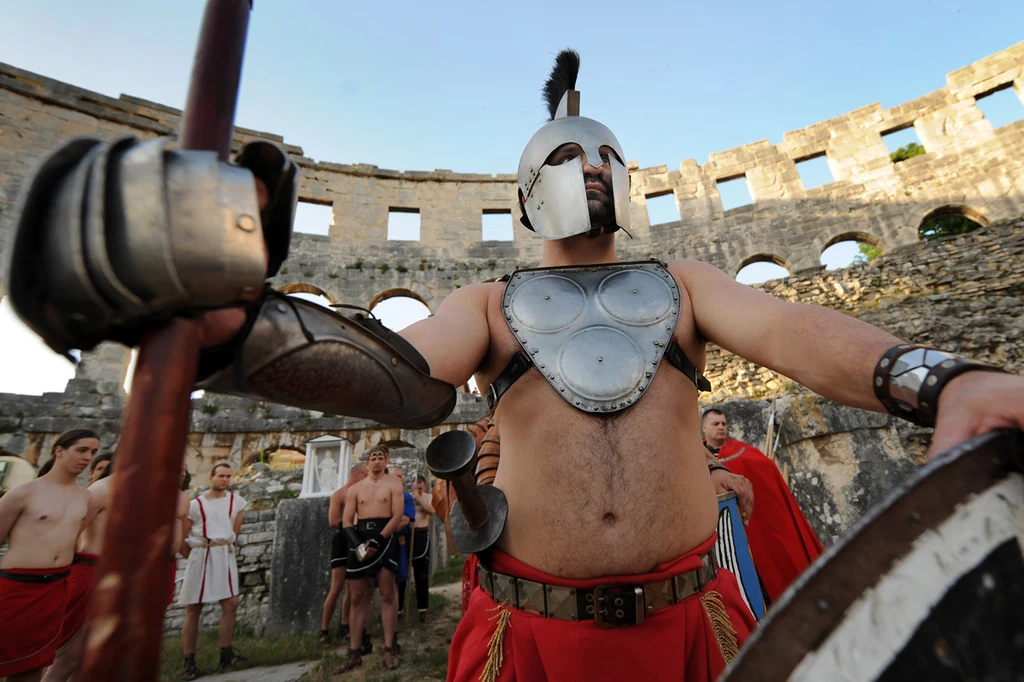 Najlepsi gladiatorzy występują przed publicznością