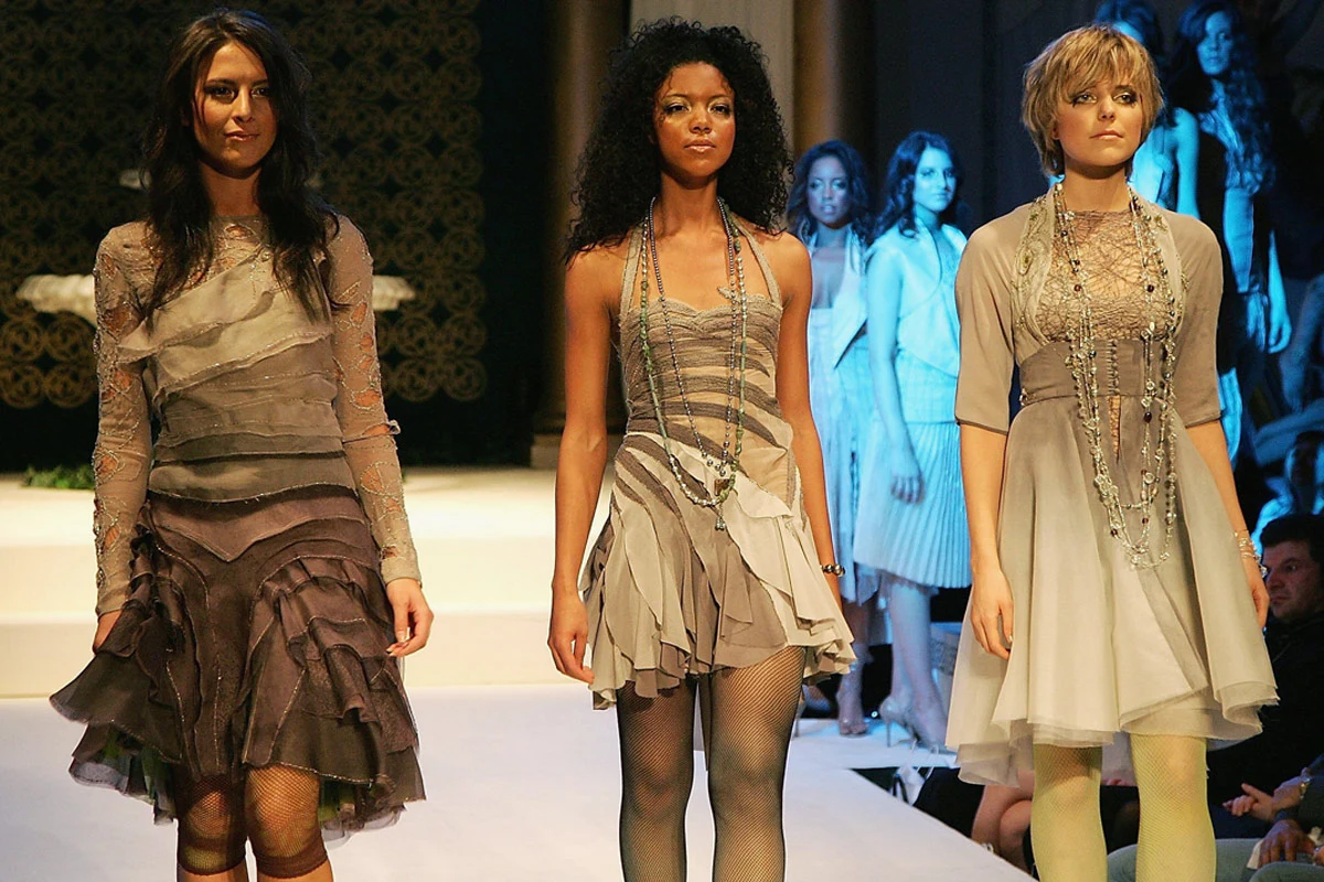 Krótkie sukienki i szorty to propozycje projektantów na nadchodzący sezon Krótkie sukienki i szorty to propozycje projektantów na nadchodzący sezon