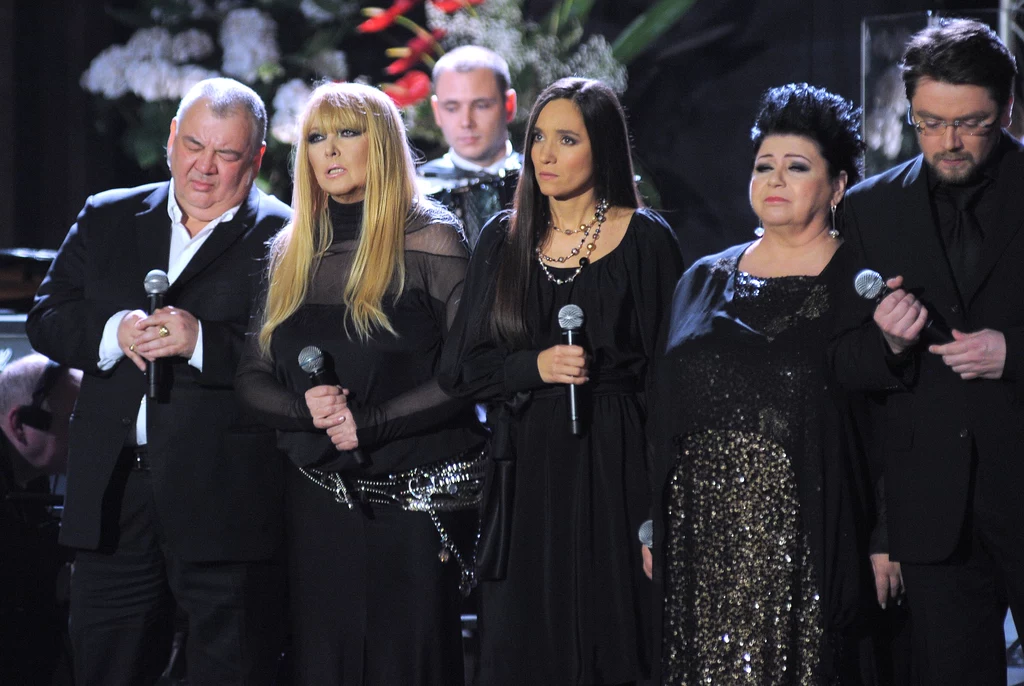 Od lewej: Stanisław Sojka, Maryla Rodowicz, Dorota Miśkiewicz, Ewa Bem, Kuba Badach Od lewej: Stanisław Sojka, Maryla Rodowicz, Dorota Miśkiewicz, Ewa Bem, Kuba Badach