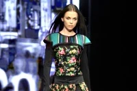 To twój styl, jeśli lubisz ubarwiać stroje elementami ludowymi To twój styl, jeśli lubisz ubarwiać stroje elementami ludowymi