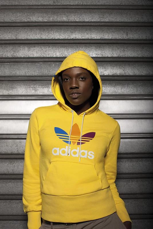 Kolekcja adidas Originals by Originals (ObyO), która w sezonie jesień/zima 2010 zaskakuje nowym wzornictwem damskiej i męskiej mody oraz po raz pierwszy propozycją dziecięcą. Kolekcja adidas Originals by Originals (ObyO), która w sezonie jesień/zima 2010 zaskakuje nowym wzornictwem damskiej i męskiej mody oraz po raz pierwszy propozycją dziecięcą.