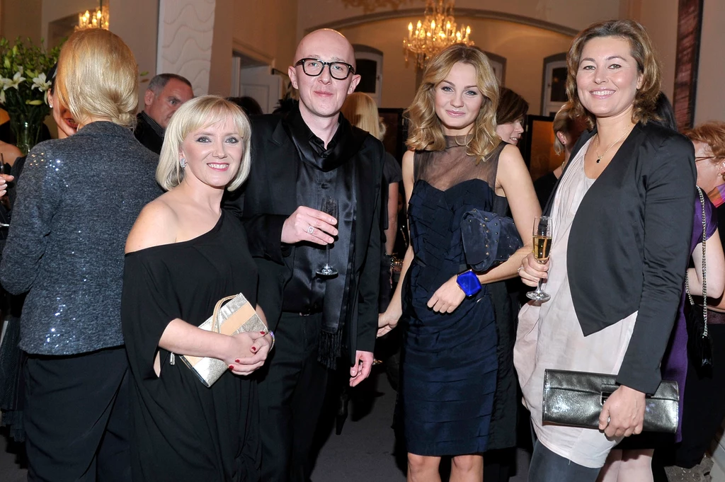 Anna Zaleska (redaktor naczelna magazynu o gwiazdach SHOW), Jarosław Topolewski (zastępca redaktor naczelnej), Małgorzata Socha, Beata Sadowska Anna Zaleska (redaktor naczelna magazynu o gwiazdach SHOW), Jarosław Topolewski (zastępca redaktor naczelnej), Małgorzata Socha, Beata Sadowska