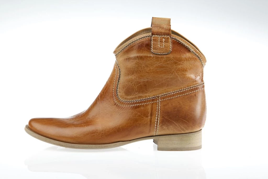 Marka Prima Moda przygotowała linię niezwykle modnych kowbojek z naturalnej skóry licowej. Marka Prima Moda przygotowała linię niezwykle modnych kowbojek z naturalnej skóry licowej.