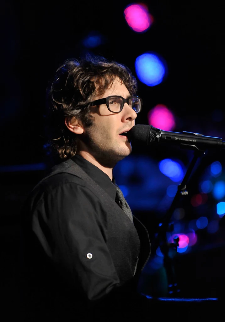 Josh Groban gra koncerty z orkiestrą, ale lubi też te na fortepian, gitary i harmonię