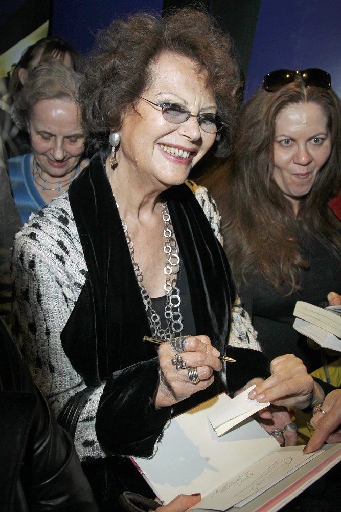 "Claudia Cardinale była ulubioną aktorką Zygmunta Kałużyńskiego, dlatego na pewno bardzo by się cieszył, że dziś jest tu z nami" - mówił Tomasz Raczek, dyrektor artystyczny festiwalu "Claudia Cardinale była ulubioną aktorką Zygmunta Kałużyńskiego, dlatego na pewno bardzo by się cieszył, że dziś jest tu z nami" - mówił Tomasz Raczek, dyrektor artystyczny festiwalu