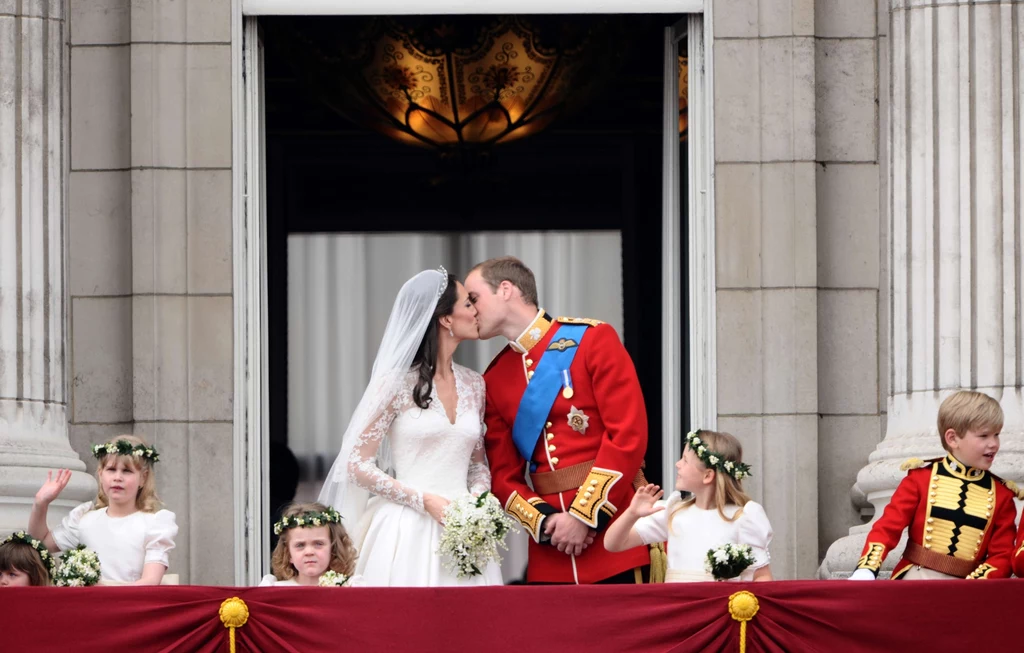 Książę William i księżna Kate na balkonie pałacu Buckingham Książę William i księżna Kate na balkonie pałacu Buckingham