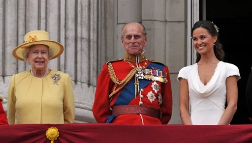 Królowa Elżbieta II z mężem, księciem Filipem oraz Pippa Middleton