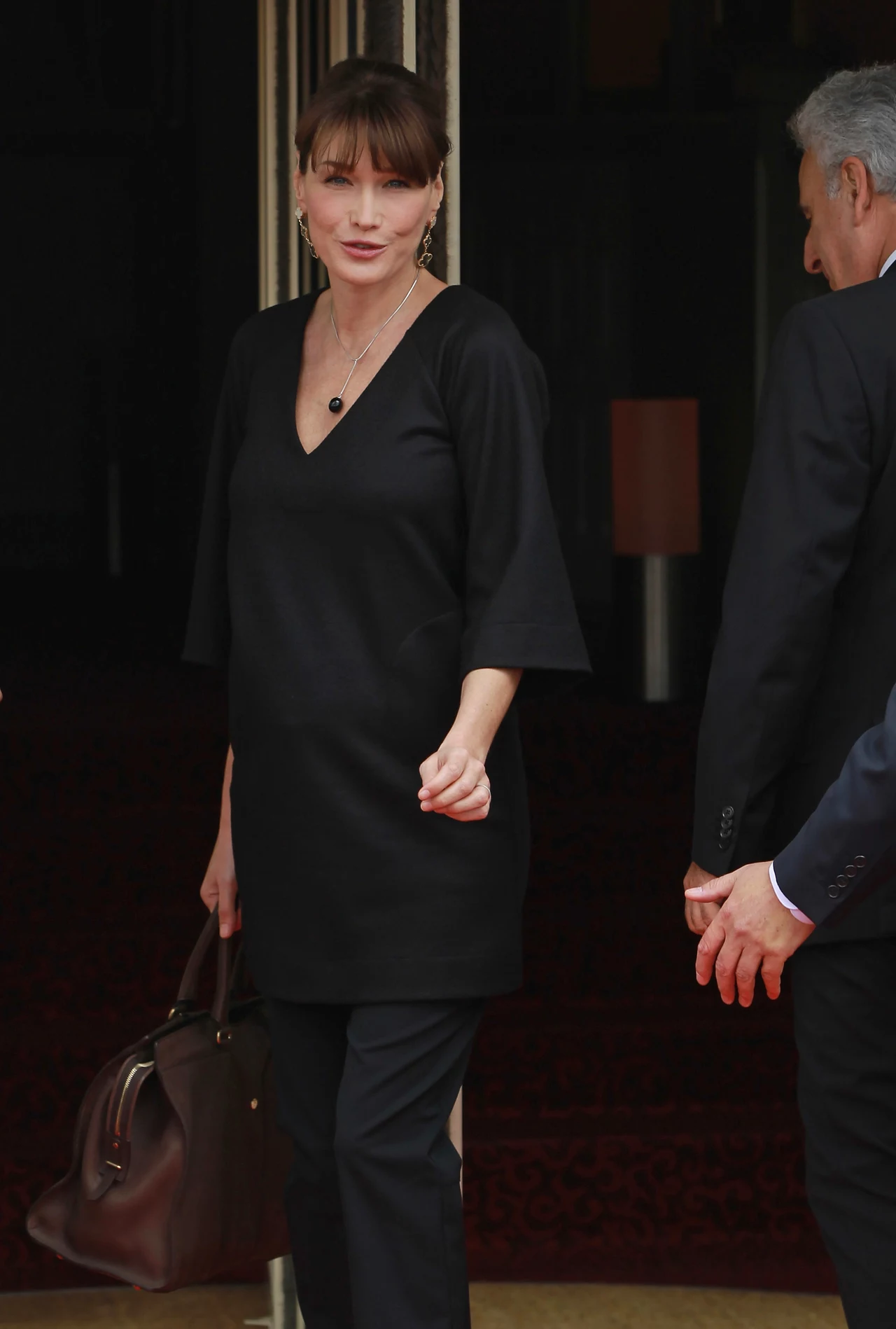 Niektóre źródła podają, że Carla jest w ciąży z bliźniakami. Niektóre źródła podają, że Carla jest w ciąży z bliźniakami.