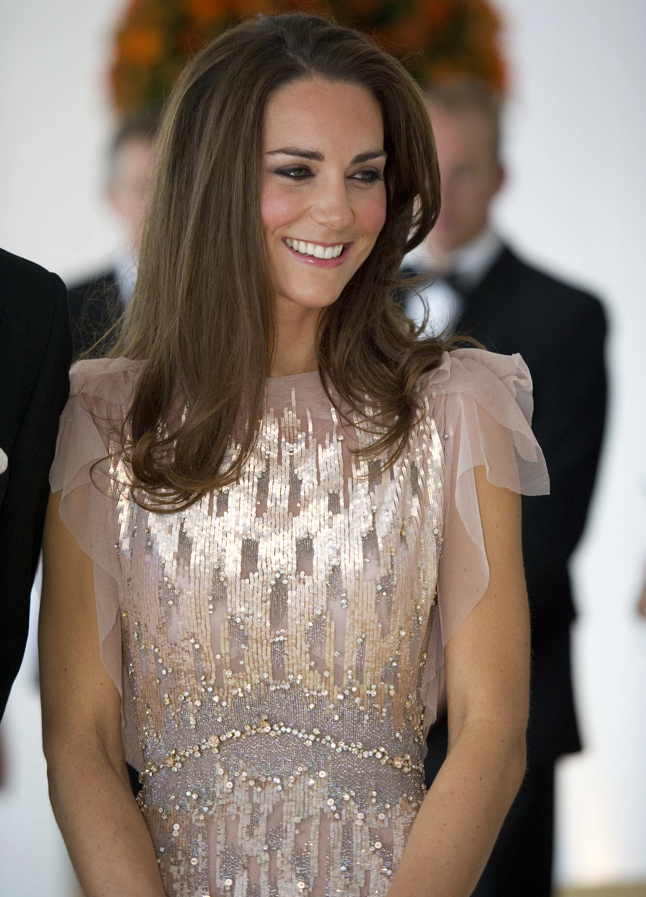 Księżna Catherine miała na sobie cekinową suknię brytyjskiej projektantki Jenny Packham. I widać, że jest coraz szczuplejsza... Księżna Catherine miała na sobie cekinową suknię brytyjskiej projektantki Jenny Packham. I widać, że jest coraz szczuplejsza...