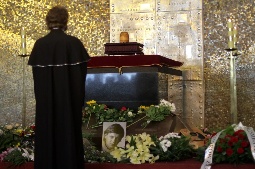 W uroczystości wzięła udział rodzina, przyjaciele i wielbiciele jego talentu. W uroczystości wzięła udział rodzina, przyjaciele i wielbiciele jego talentu.