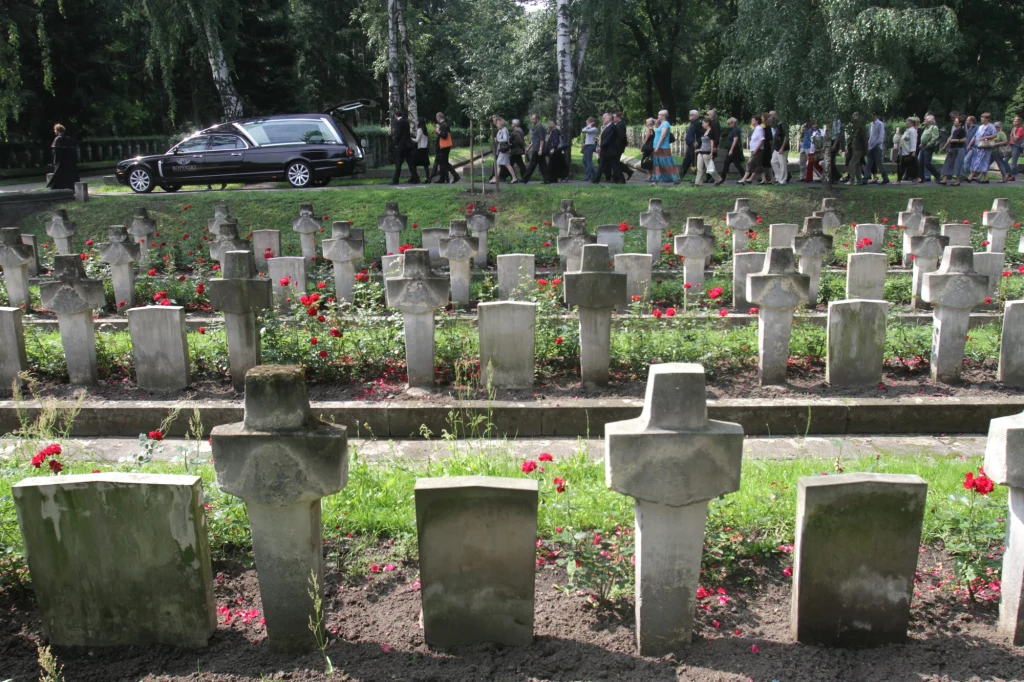 W uroczystości wzięła udział rodzina, przyjaciele i wielbiciele jego talentu. W uroczystości wzięła udział rodzina, przyjaciele i wielbiciele jego talentu.