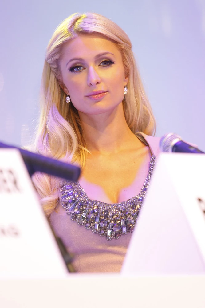 Paris Hilton podczas spotkania z dziennikarzami Paris Hilton podczas spotkania z dziennikarzami