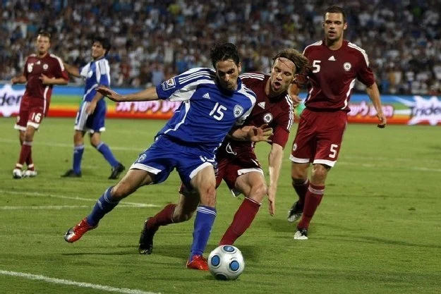 Lider reprezentacji Izraela Yossi Benayoun Lider reprezentacji Izraela Yossi Benayoun