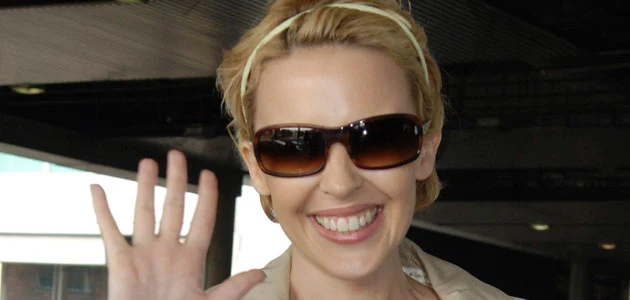 Kylie na lotnisku Heathrow w Londynie 27 marca, fot. David Dyson Kylie na lotnisku Heathrow w Londynie 27 marca, fot. David Dyson