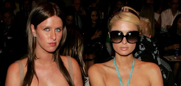 Paris z siostrą Nicky, fot. Peter Kramer