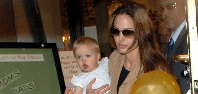 Angelina z córeczką Shiloh na zakupach w Nowym Jorku 16 czerwca, fot. Gustavo Caballero