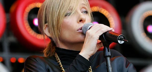 Toni Collette podczas występu na Live Earth w Sydney