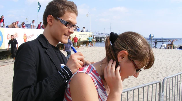 Adam Fidusiewicz udaje gwiazdę /fot.Wojciech Walder