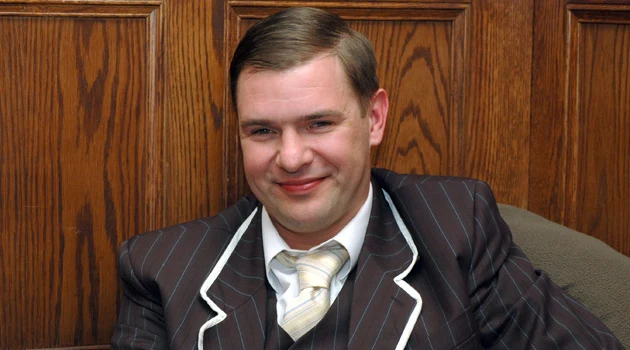 Aktor teatralny Tomek Karolak na planie serialu "Mamuśki", fot. Marek Ulatowski