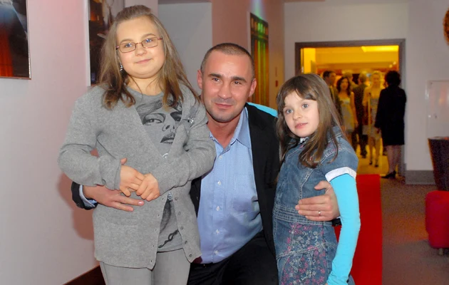 Przemysław Saleta z córkami /fot.Andrzej Szilagyi Przemysław Saleta z córkami /fot.Andrzej Szilagyi