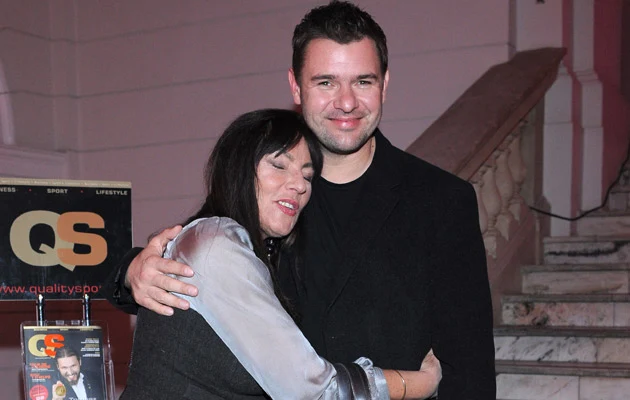 Pani Agnieszka lubi fotografować się z młodymi mężczyznami. Tu z Tomkiem Karolakiem, fot. A.Szilagyi Pani Agnieszka lubi fotografować się z młodymi mężczyznami. Tu z Tomkiem Karolakiem, fot. A.Szilagyi