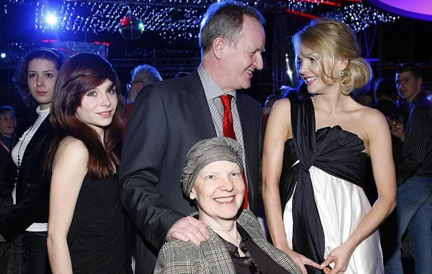 Iza Miko z ojcem, przyrodnią siostrą i macochą, fot. Andrzej Engelbrecht