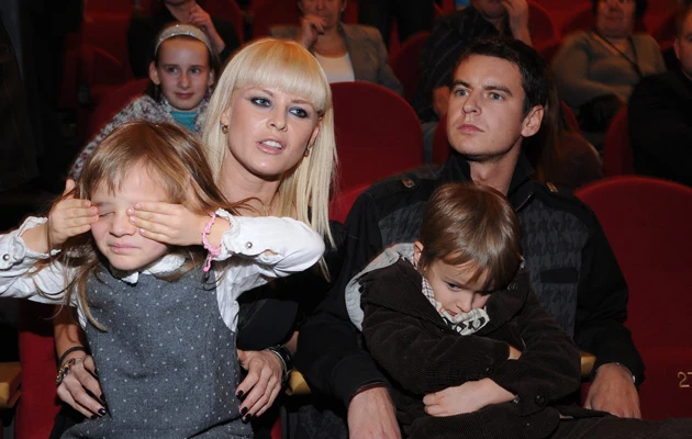 Mandaryna z dziećmi i partnerem Michałem Szatkowskim, fot.Adam Kępiński