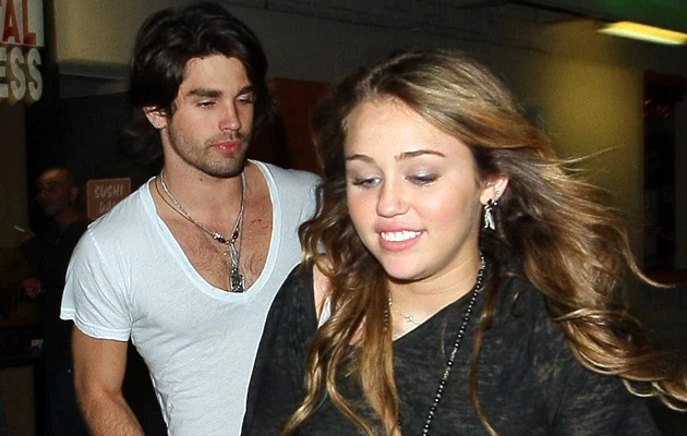 Miley Cyrus i Justin Gaston
