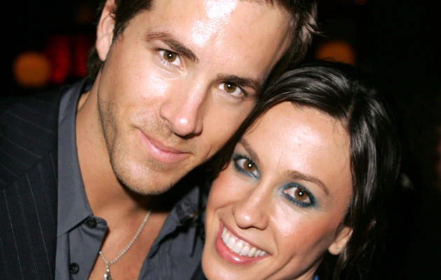 Alanis Morisette i Ryan Reynolds w 2004 roku, fot. Frazer Harrison
