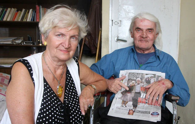 Wojciech Mścichowski pozuje z siostrą dla "Super Expressu", fot. Wojciech Traczyk Wojciech Mścichowski pozuje z siostrą dla "Super Expressu", fot. Wojciech Traczyk