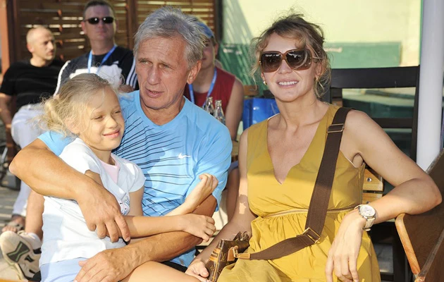 Beata Ścibakówna i Jan Englert z córką Heleną, fot.Niemiec Beata Ścibakówna i Jan Englert z córką Heleną, fot.Niemiec