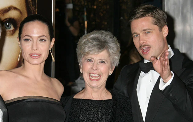 Angelina Jolie i Brad Pitt z mamą Angelina Jolie i Brad Pitt z mamą