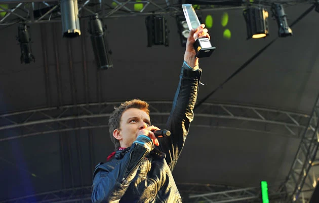 Piotr Kupicha ze statuetką Supermana, fot. Filip Błażejowski