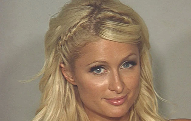 Zdjęcie Paris Hilton zrobione po zatrzymaniu przez policję
