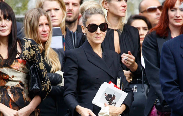 Sarah Jessica Parker na mszy poświęconej McQueenowi Sarah Jessica Parker na mszy poświęconej McQueenowi