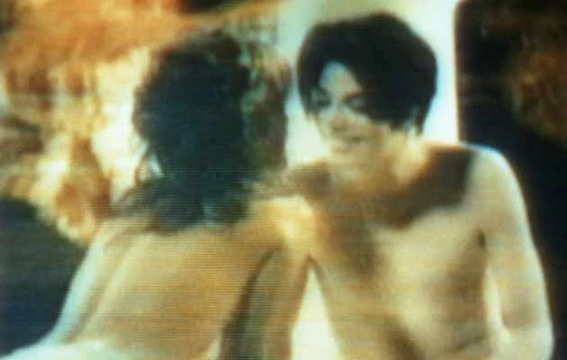 Lisa Marie Presley i Michael Jackson w teledysku do "You are not alone" z 1995 roku Lisa Marie Presley i Michael Jackson w teledysku do "You are not alone" z 1995 roku