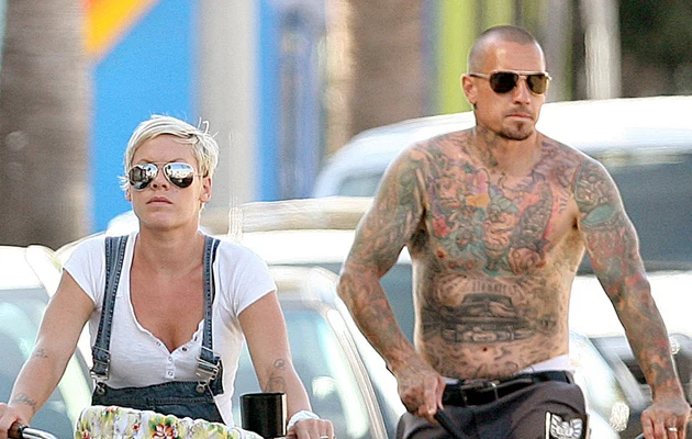 Pink ze swoim mężem